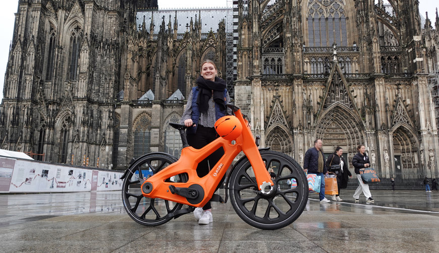 igus da el pistoletazo de salida a su gira mundial sobre su bicicleta de plástico reciclado